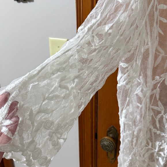 DAVI & DANI White Embroidered Mesh Cover-Up Sz S/M - Picture 3 of 4
